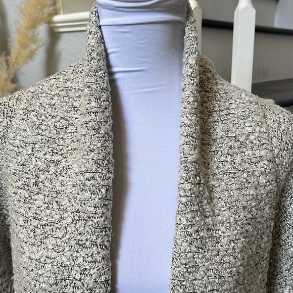 BCBGeneration Light Gray Shawl Long Sleeve Size Large - Picture 3 of 7